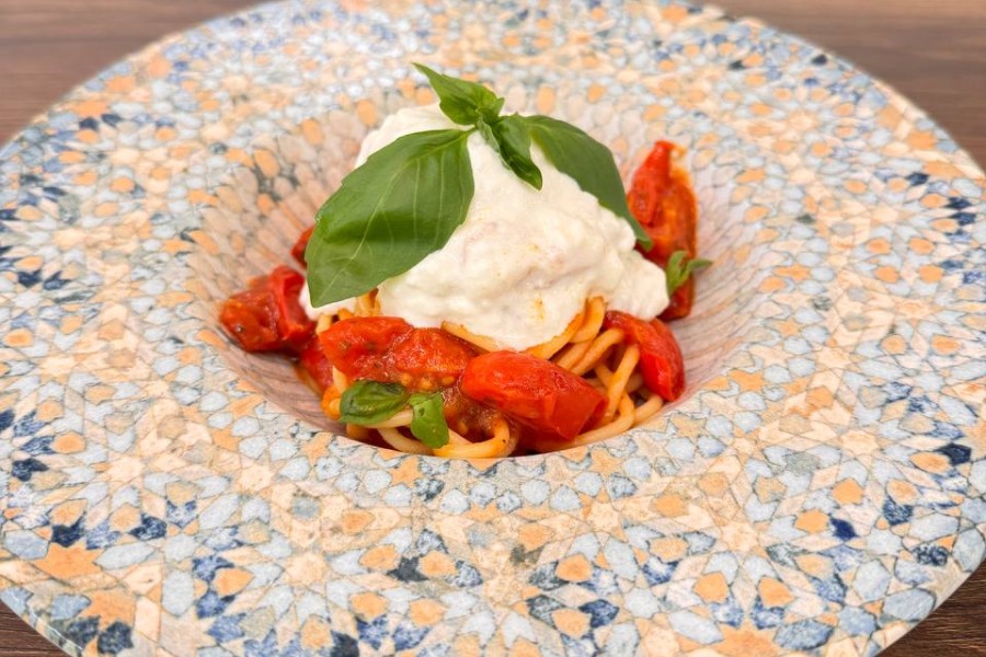 Pasta with tomatoes and stracchitela
