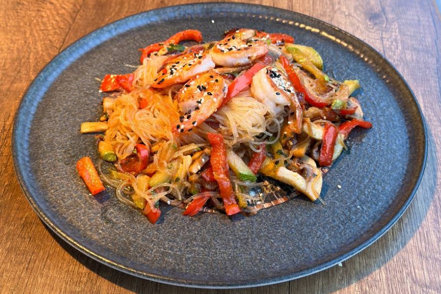 Thai pasta with shrimp