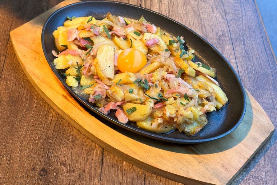 Rustic potatoes with becon