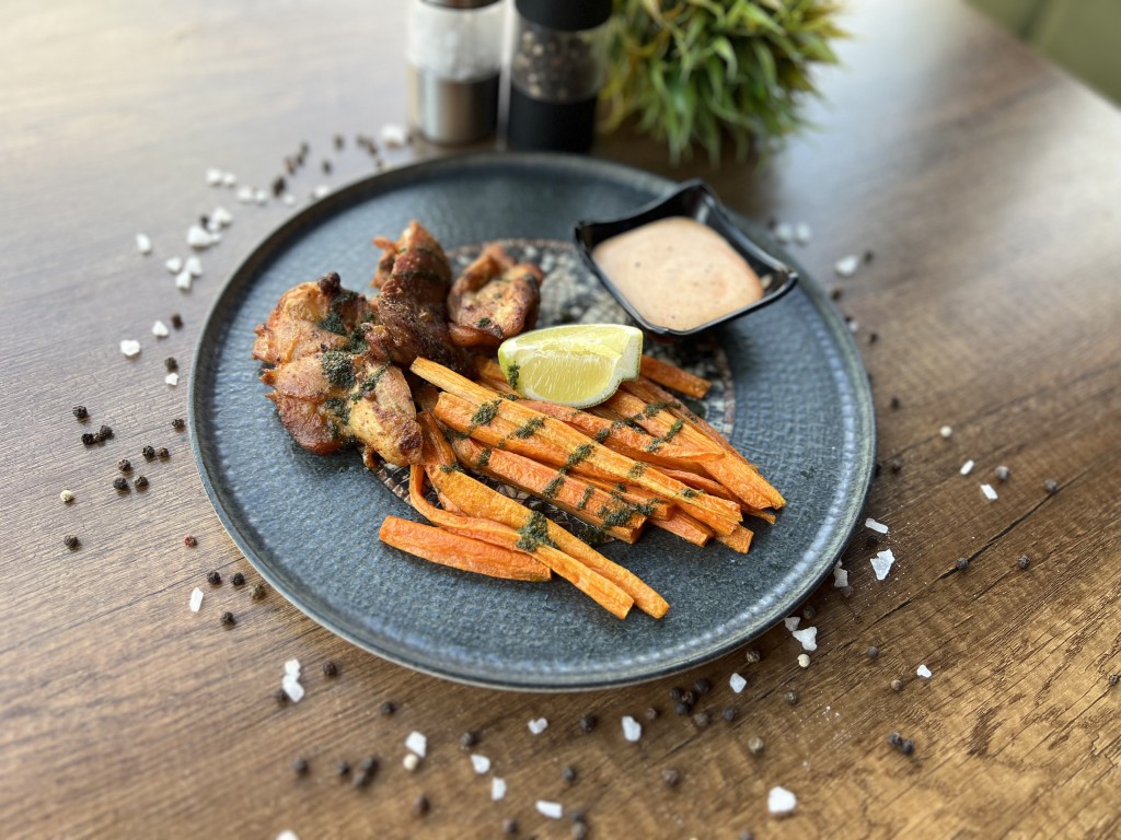 Chicken thigh with grilled carrots