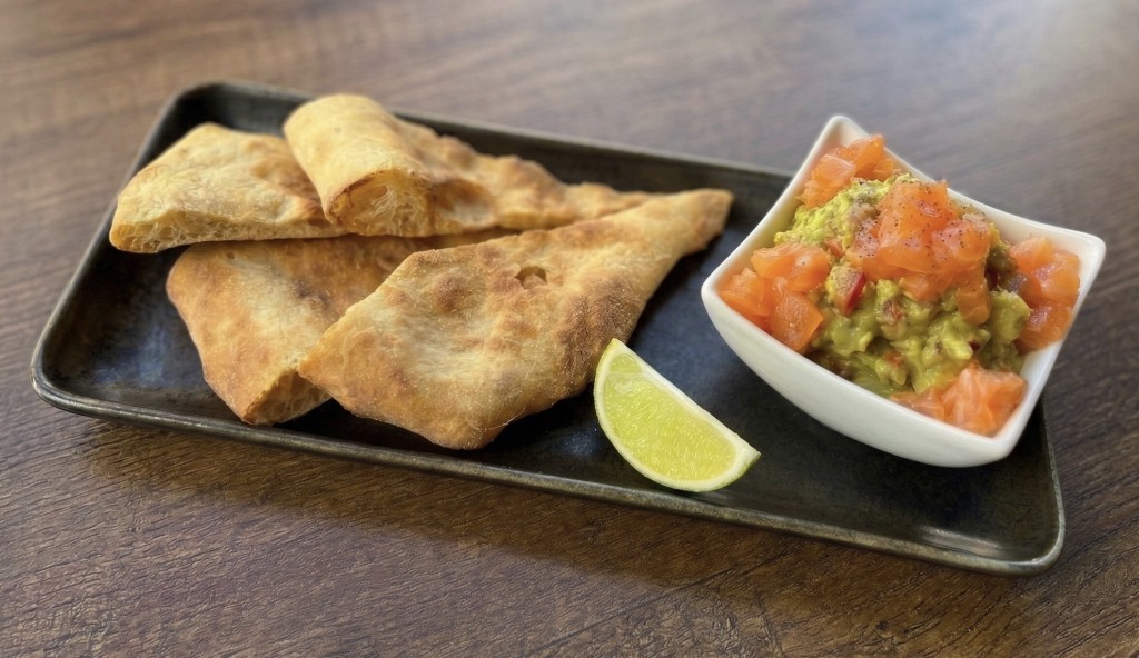 Guacamole with salmon 