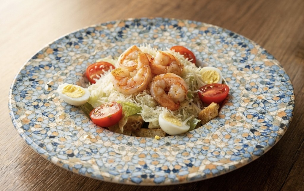 Caesar salad with shrimps